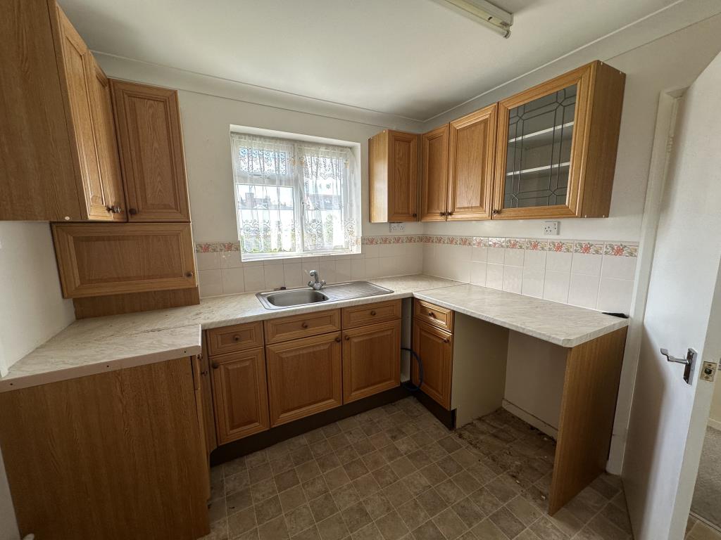 Lot: 173 - ONE-BEDROOM FLAT FOR INVESTMENT - Kitchen